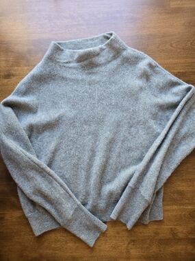 Tahari 100% Cashmere Sweater Green Gray Crewneck Soft Luxury Size S